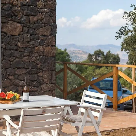 Ecoagriturismo Notti Stellate Etna Mare Séjour à la ferme *